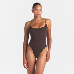 FITS EVERYBODY LACE CAMI BODYSUIT | ESPRESSO