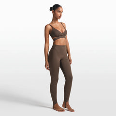 NikeSKIMS MATTE V-LINE STIRRUP LEGGING | DARK SEPIA