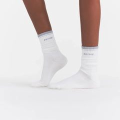 SKIMS SOCKS RIBBED CREW LOGO SOCK | SNOW AND LIGHT HEATHER GREY
