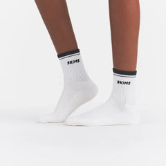 SKIMS SOCKS RIBBED QUARTER CREW LOGO SOCK | SNOW AND ONYX