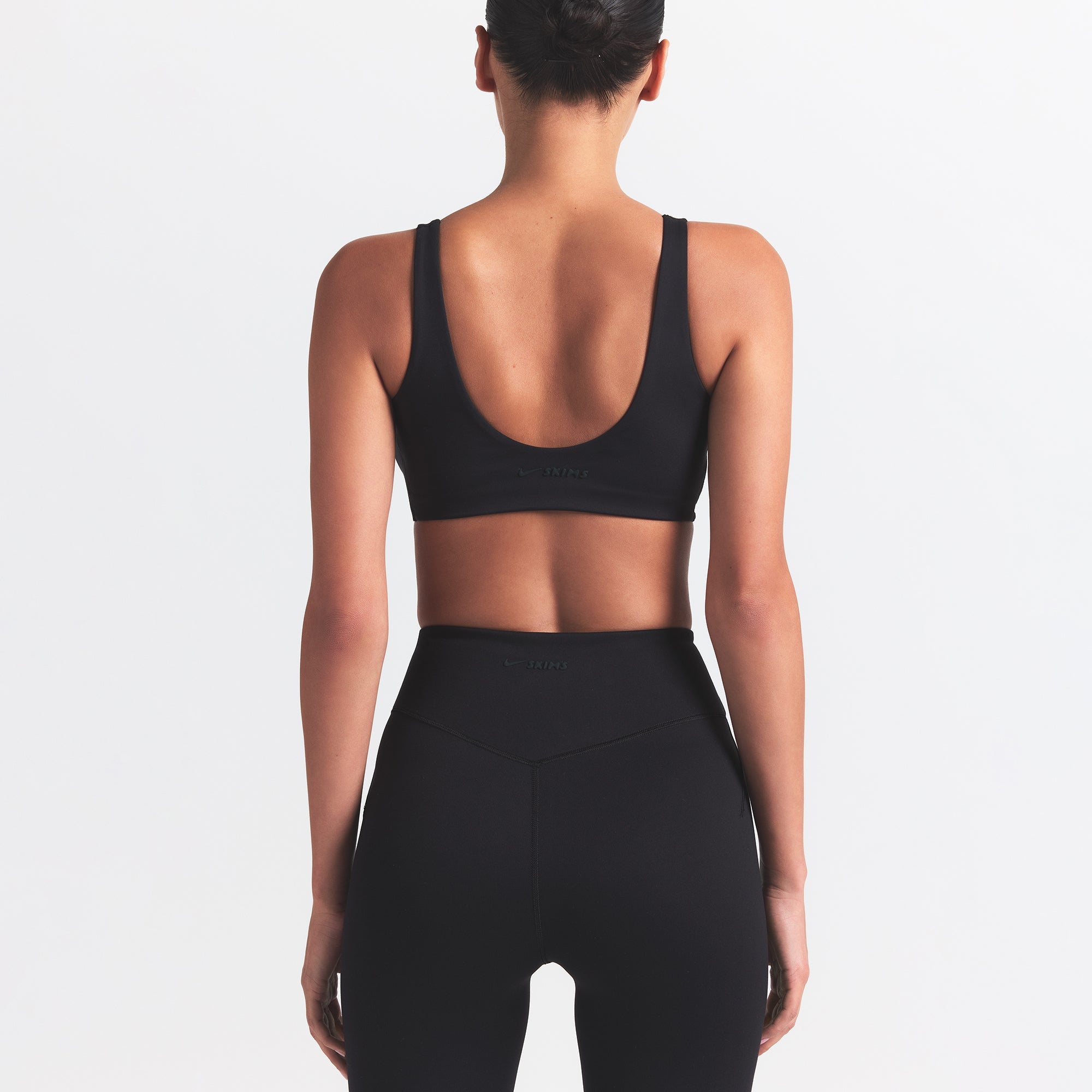 NikeSKIMS MATTE TWIST-FRONT BRA | OBSIDIAN