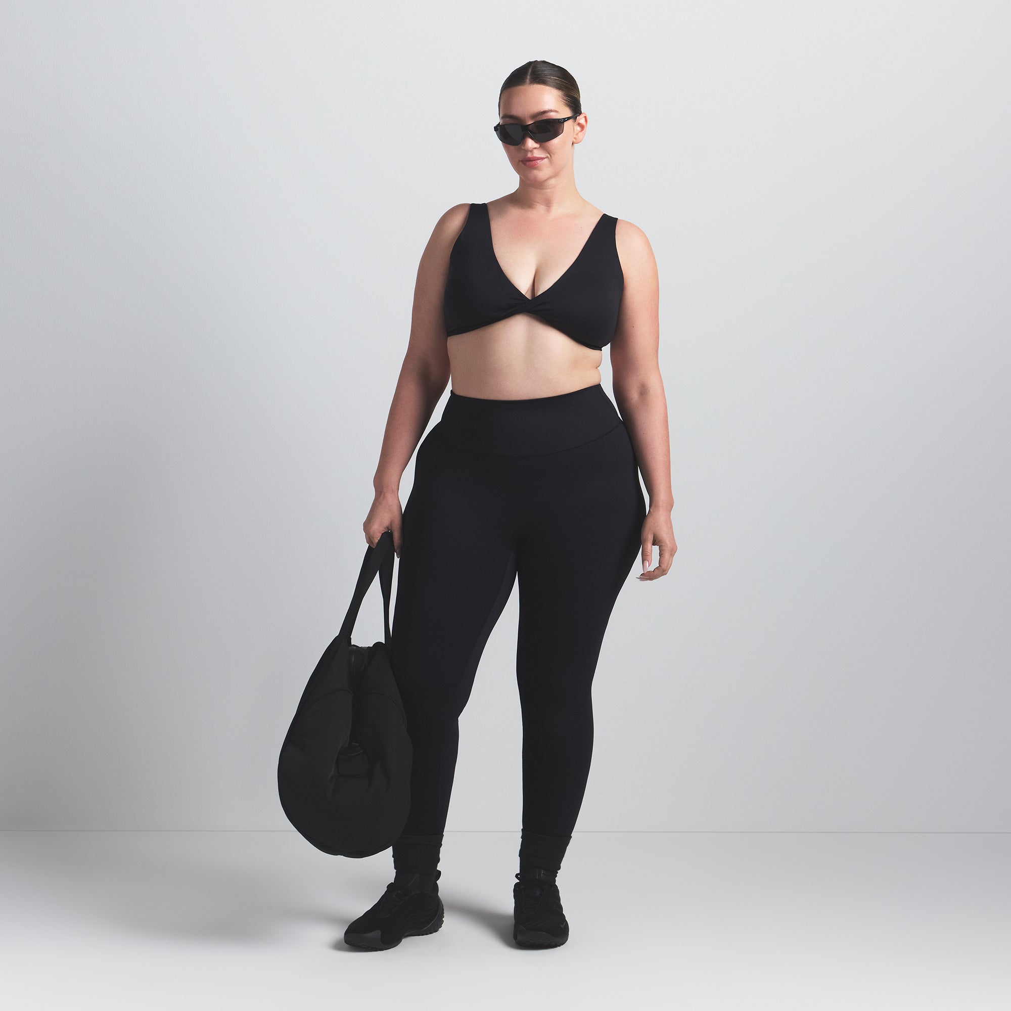 NikeSKIMS MATTE TWIST-FRONT BRA | OBSIDIAN