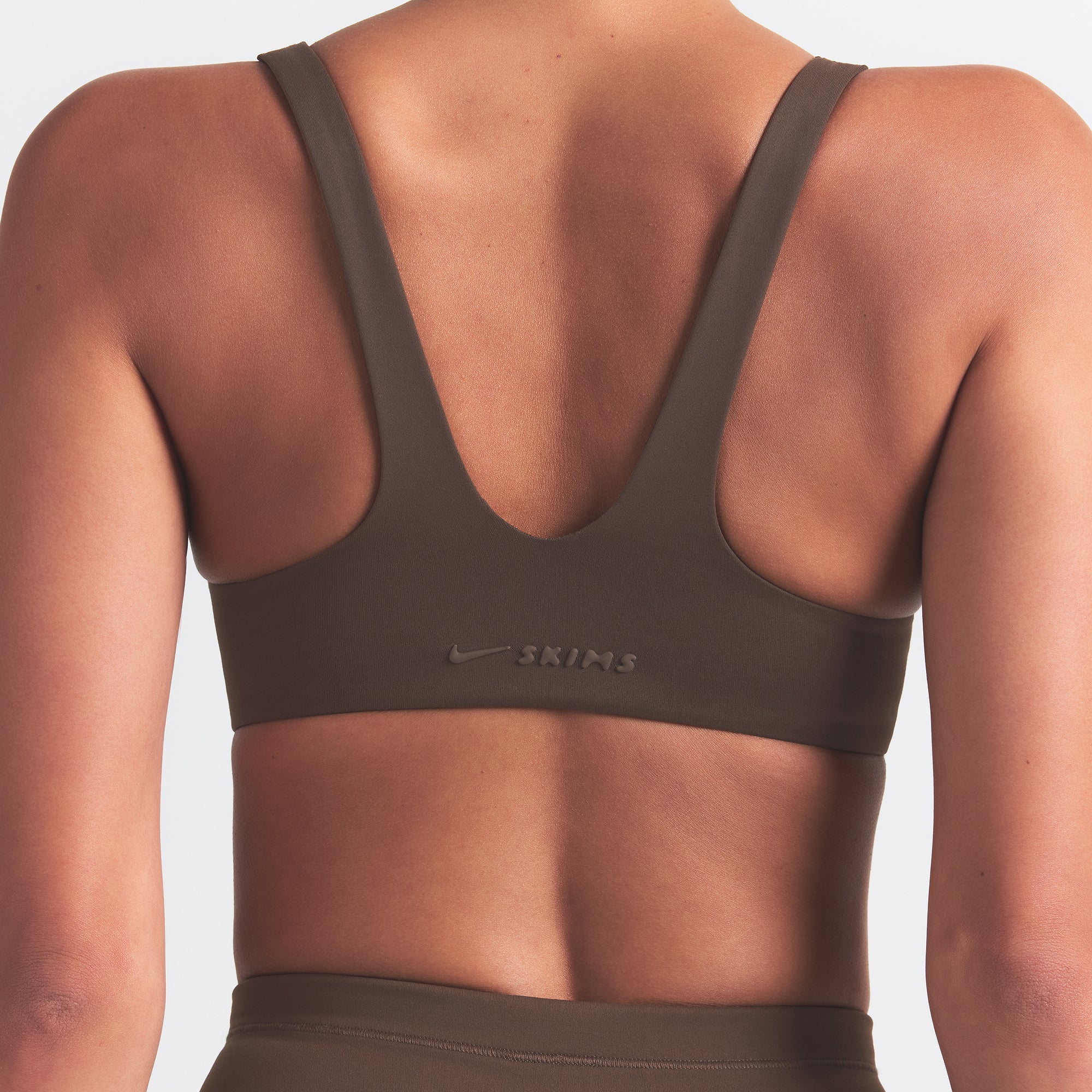 NikeSKIMS MATTE SHAPING SCOOP BRA | DARK SEPIA