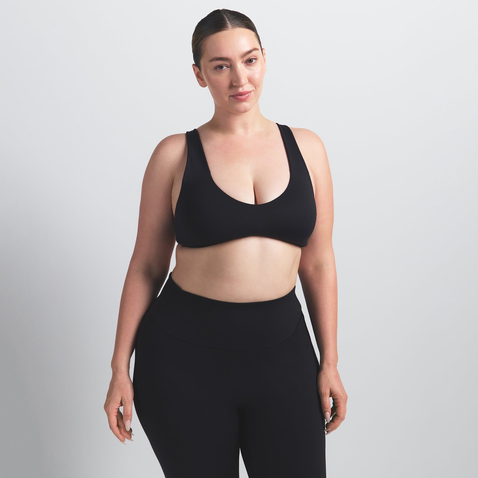 NikeSKIMS MATTE SHAPING SCOOP BRA | OBSIDIAN