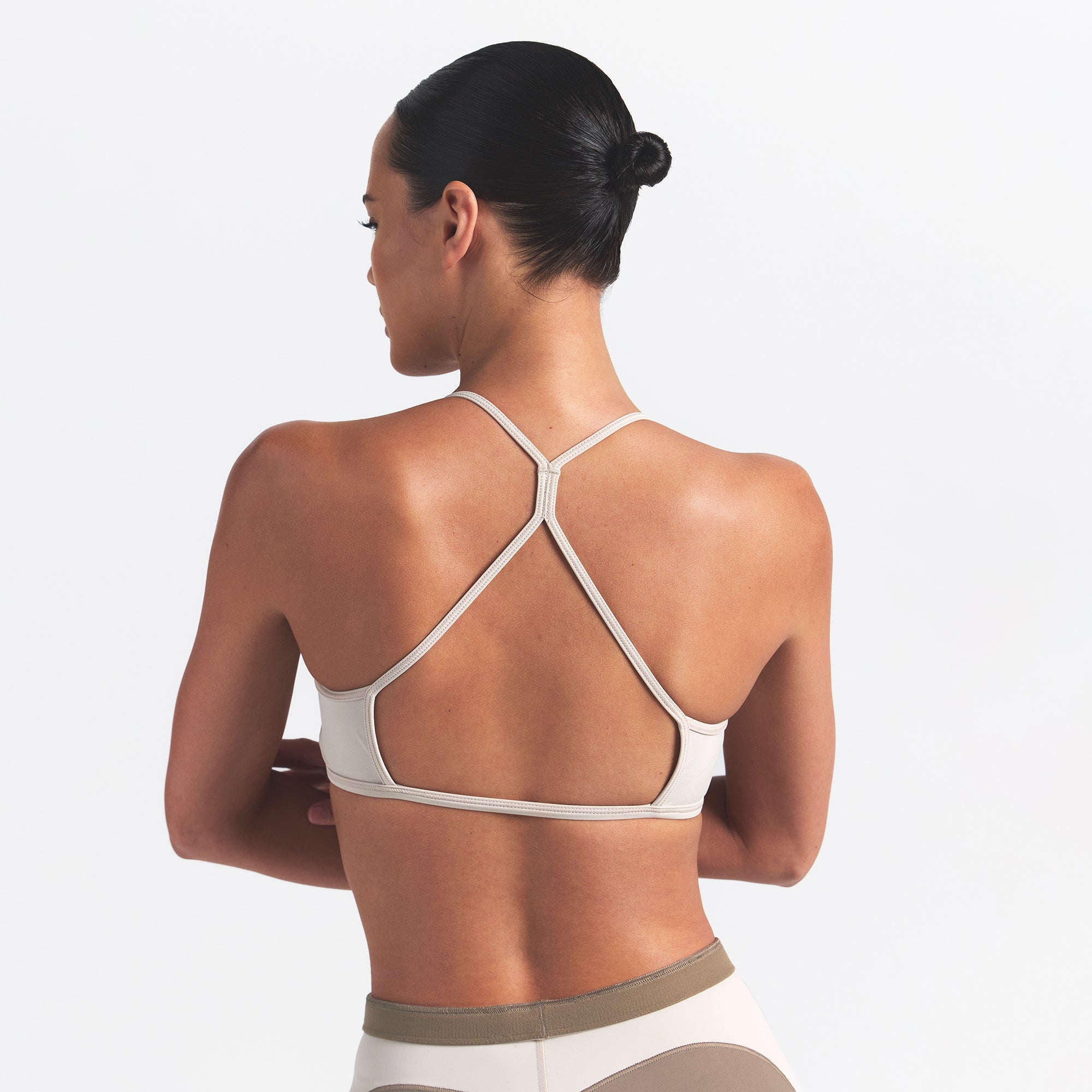 NikeSKIMS SHINE MICRO SCOOP BRA | TRUFFLE AND STONE