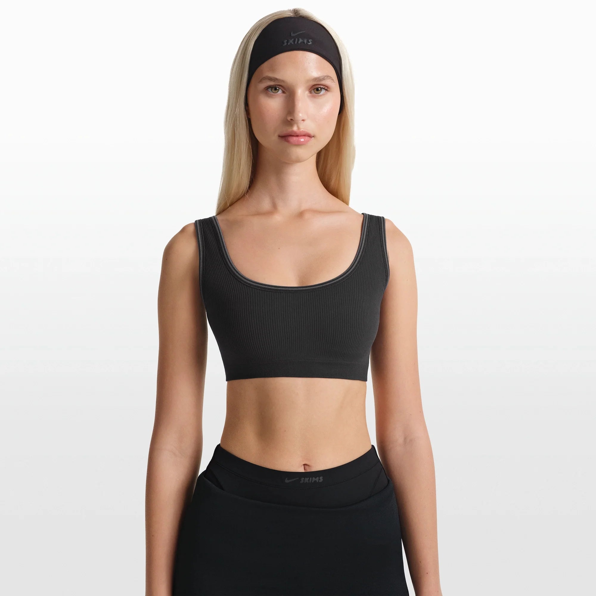 NikeSKIMS RIBBED SEAMLESS SCOOP BRA | OBSIDIAN