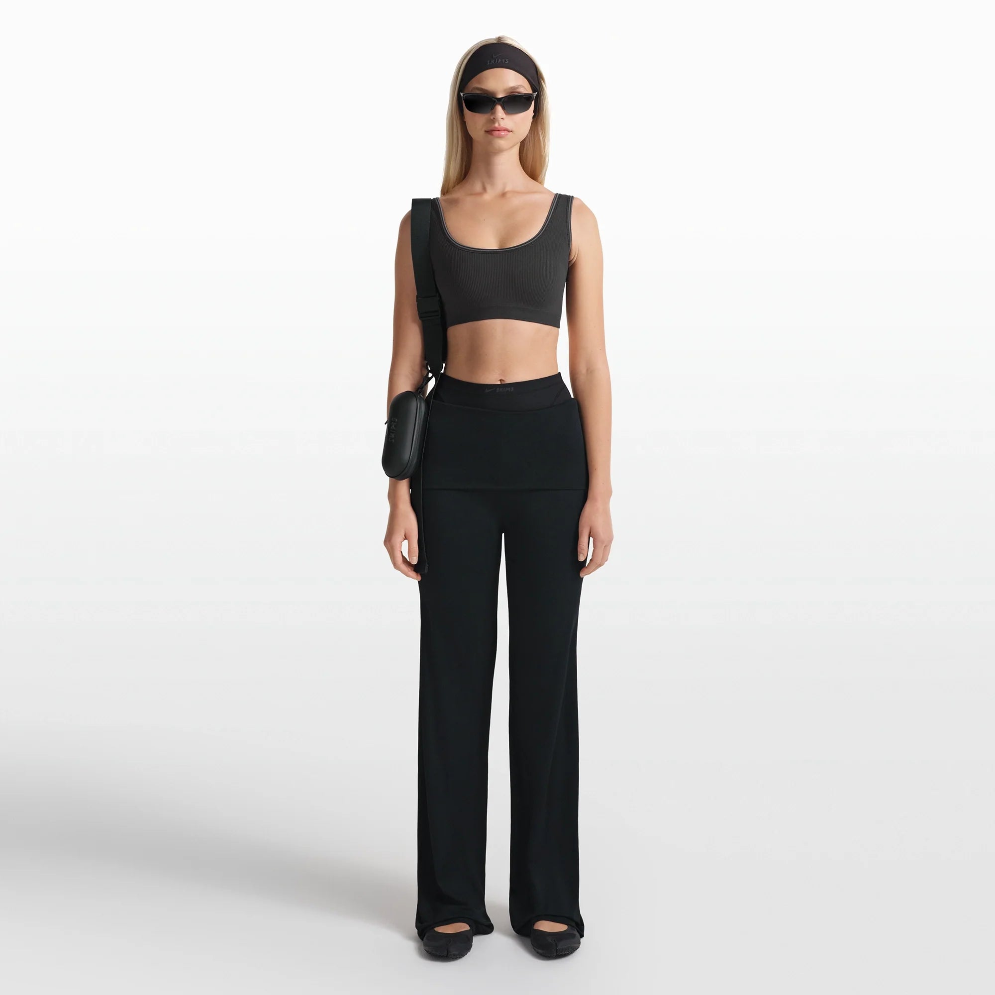 NikeSKIMS RIBBED SEAMLESS SCOOP BRA | OBSIDIAN