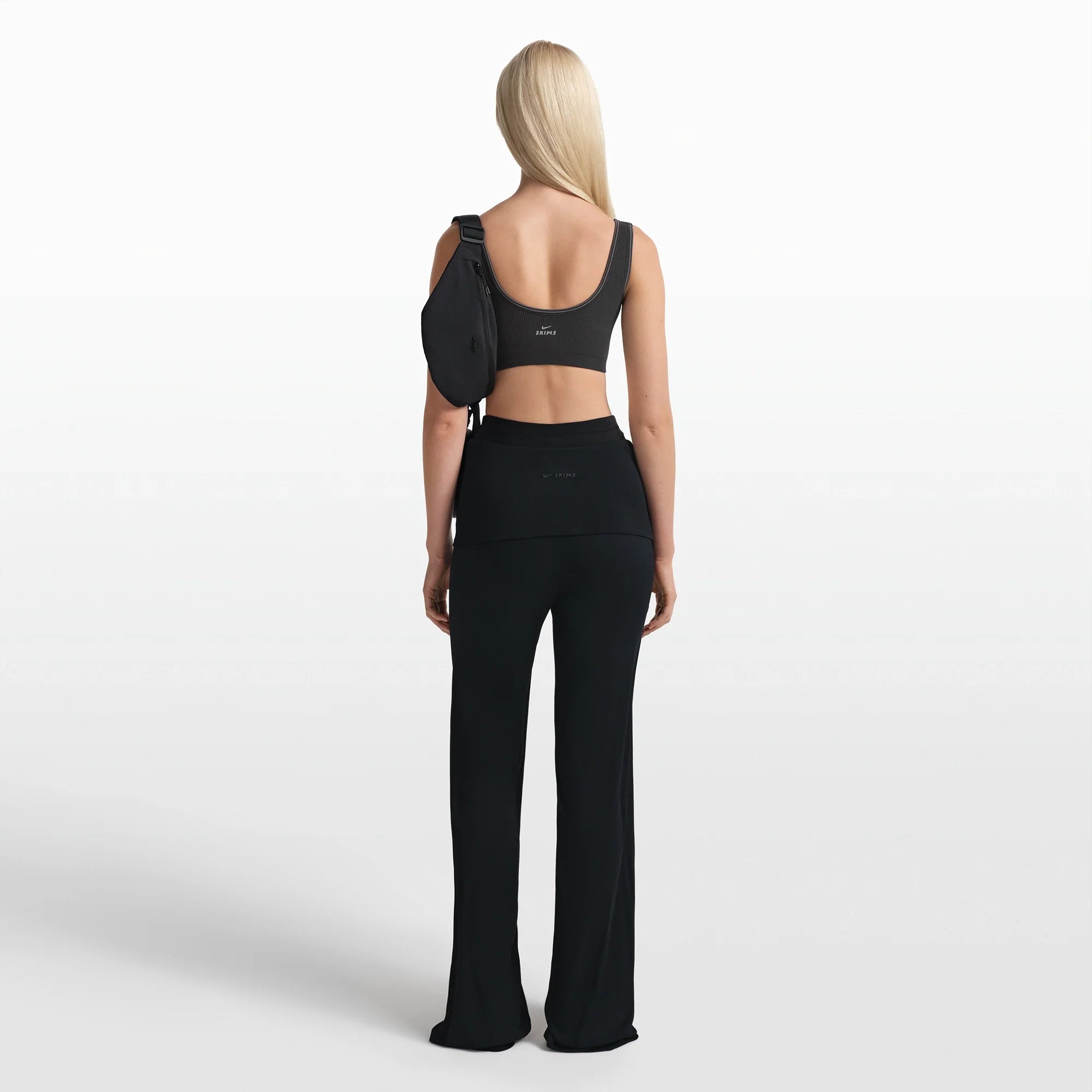NikeSKIMS RIBBED SEAMLESS SCOOP BRA | OBSIDIAN