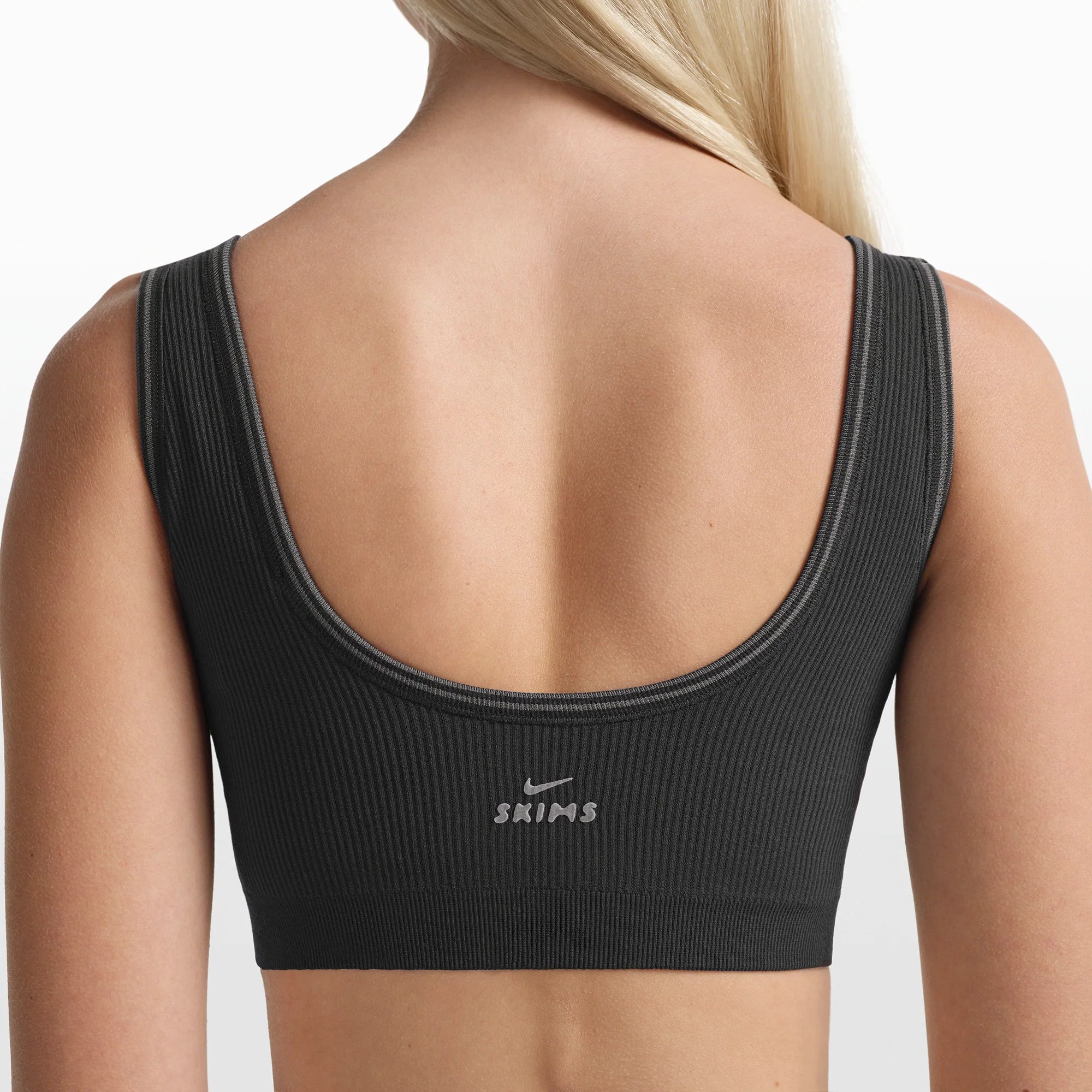 NikeSKIMS RIBBED SEAMLESS SCOOP BRA | OBSIDIAN