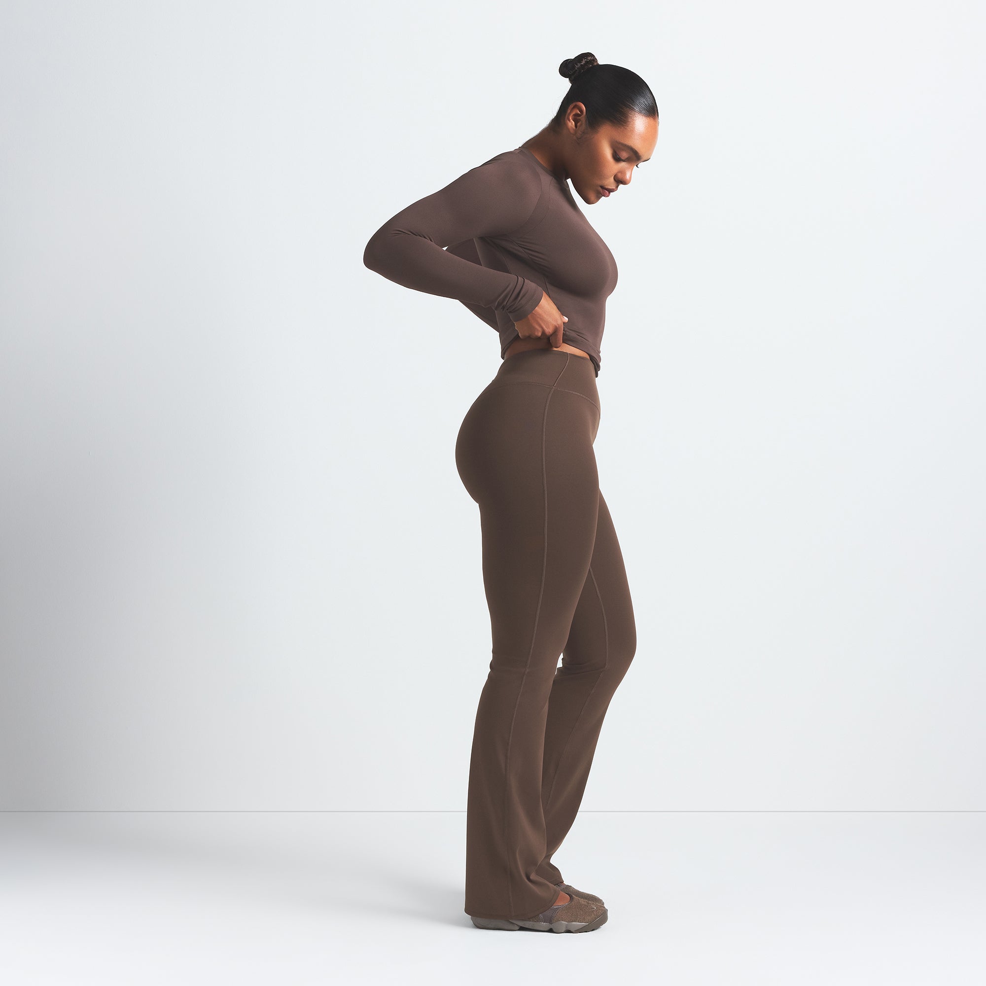 NikeSKIMS MATTE SLIM FLARE LEGGING | DARK SEPIA
