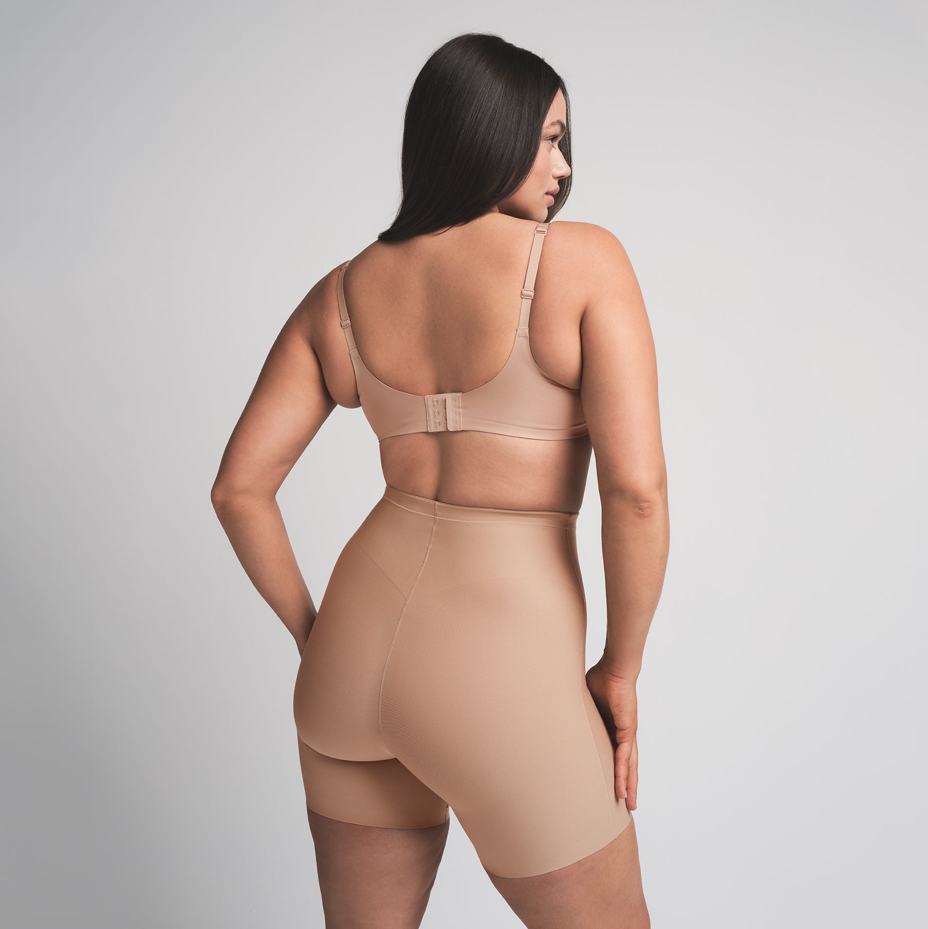SKIMS BODY CORE SCULPT MID RISE SHORT | CLAY