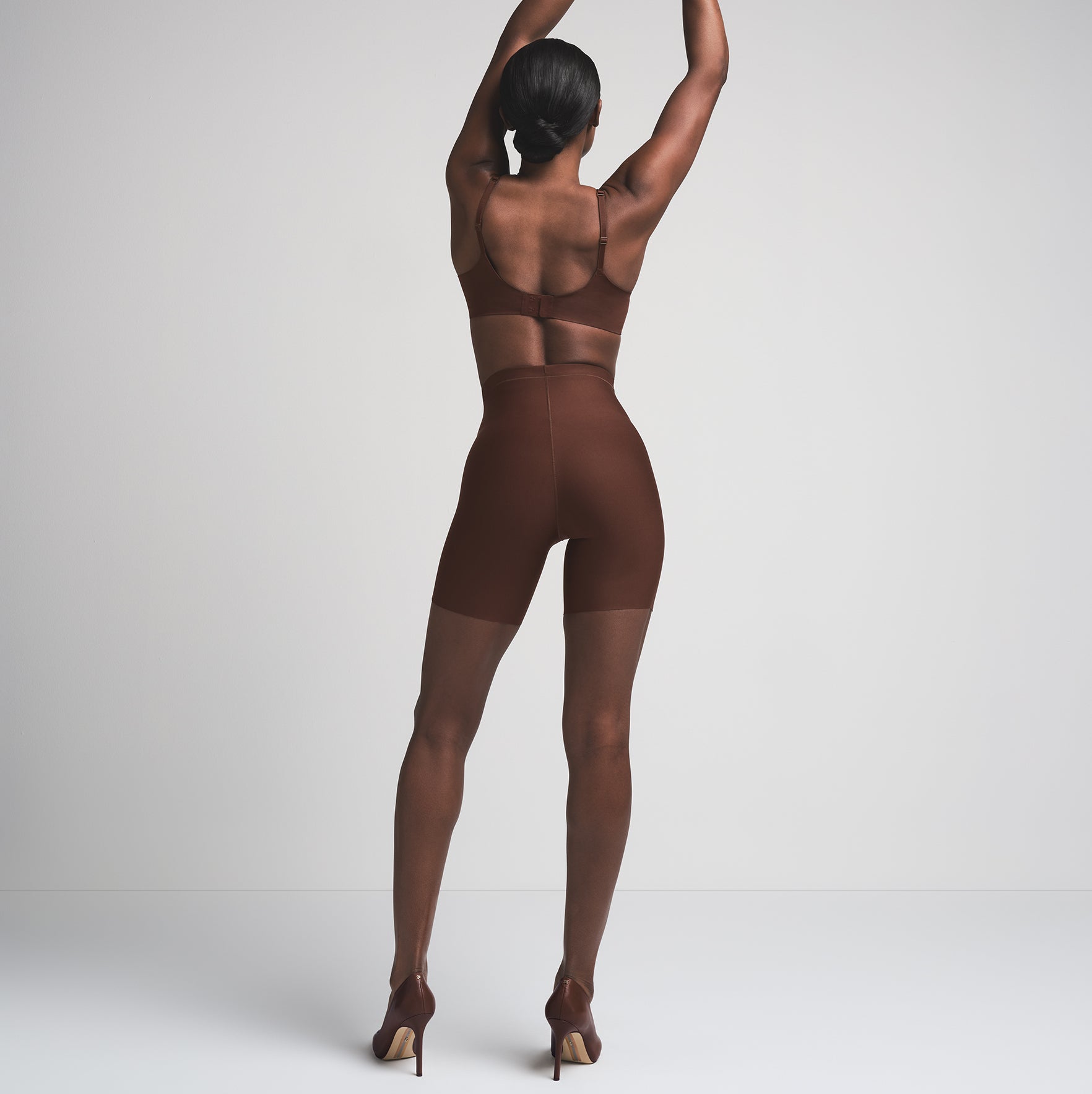 SKIMS BODY CORE SCULPT MID RISE SHORT | COCOA