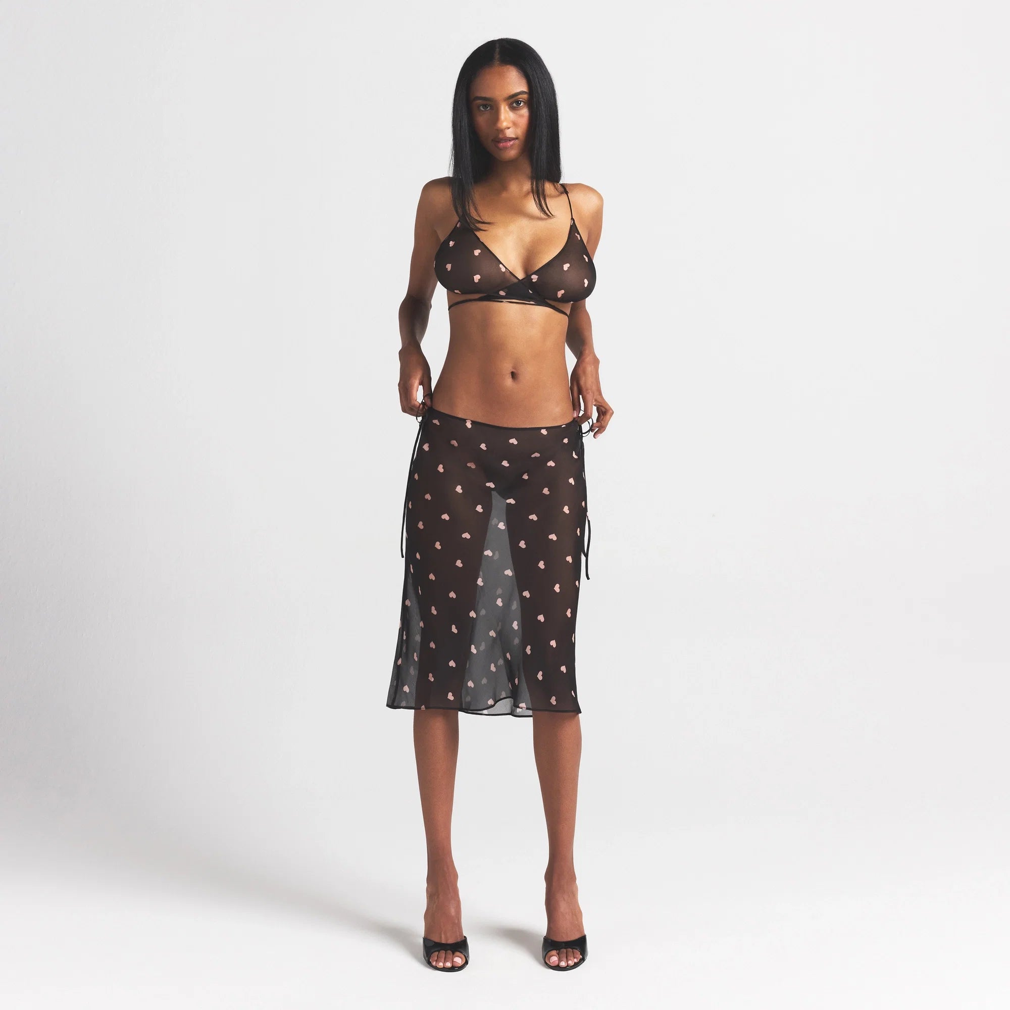 SKIMS ROMANCE SKIMPY WRAP BRALETTE | OBSIDIAN SPACED HEARTS