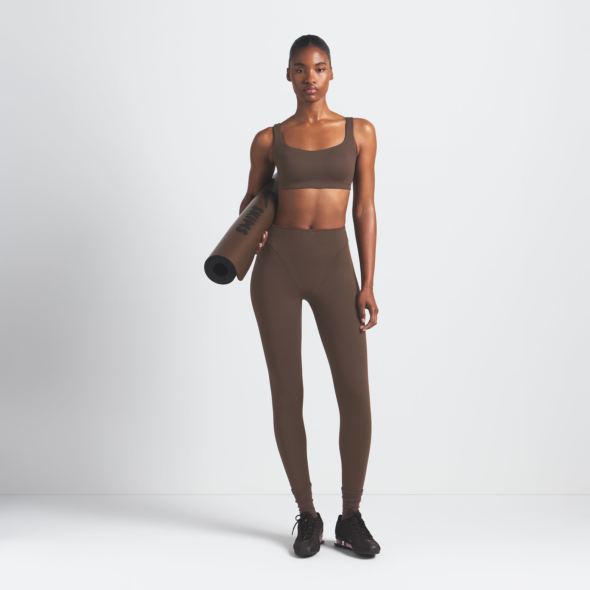 NikeSKIMS MATTE SCOOP NECK BRA | DARK SEPIA