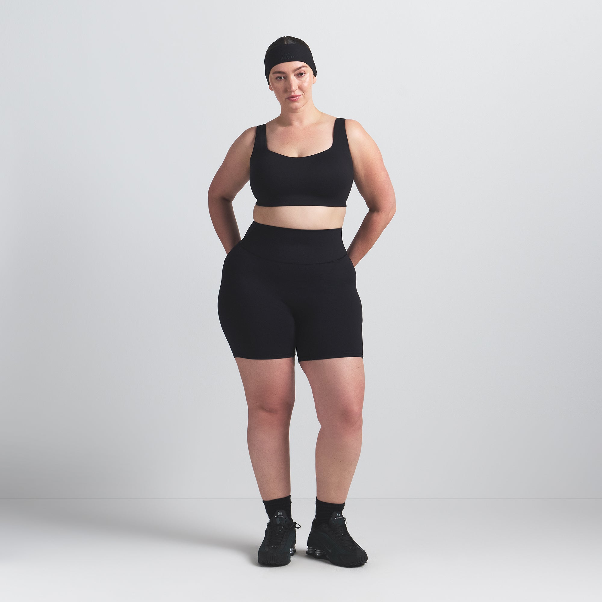 NikeSKIMS MATTE SCOOP NECK BRA | OBSIDIAN