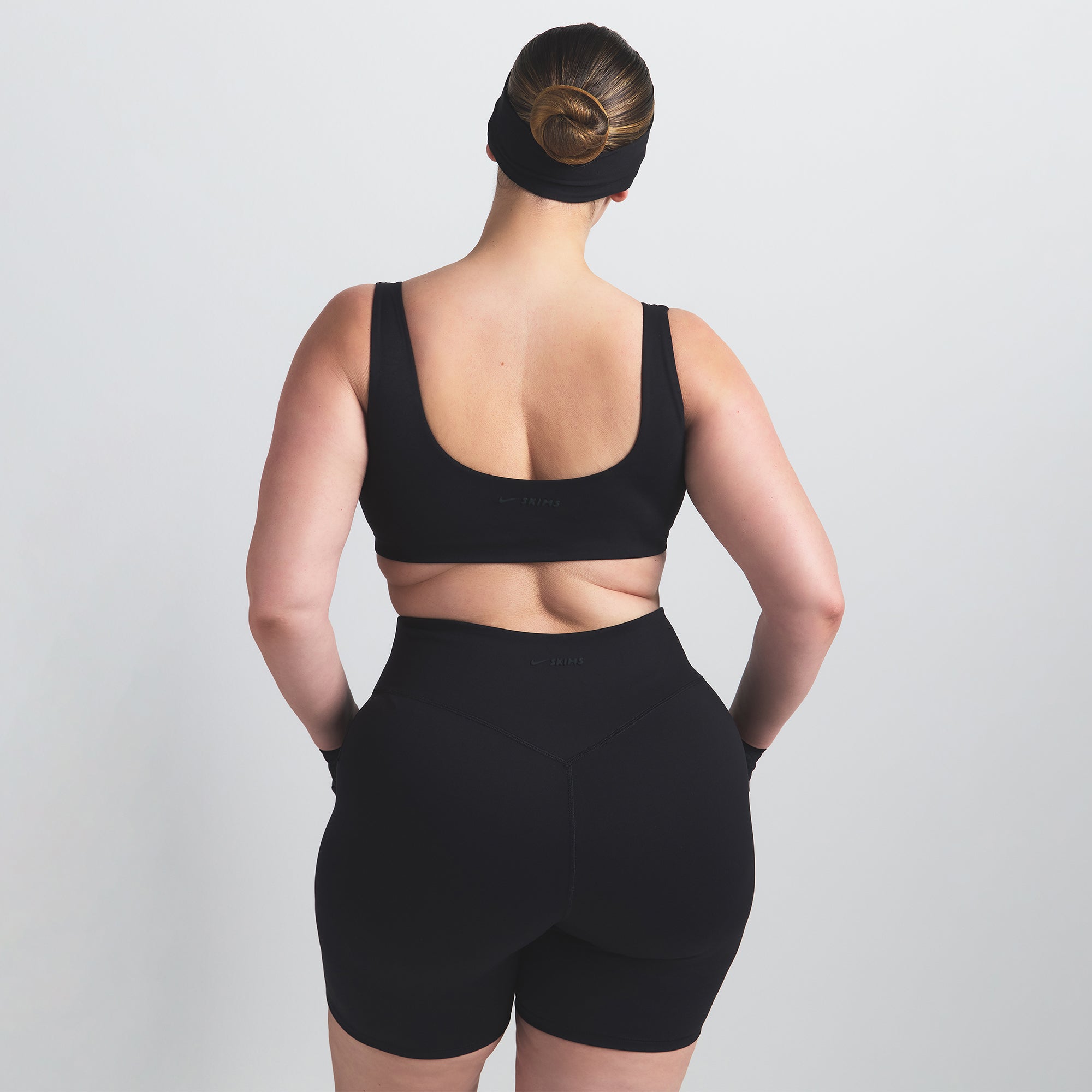 NikeSKIMS MATTE SCOOP NECK BRA | OBSIDIAN