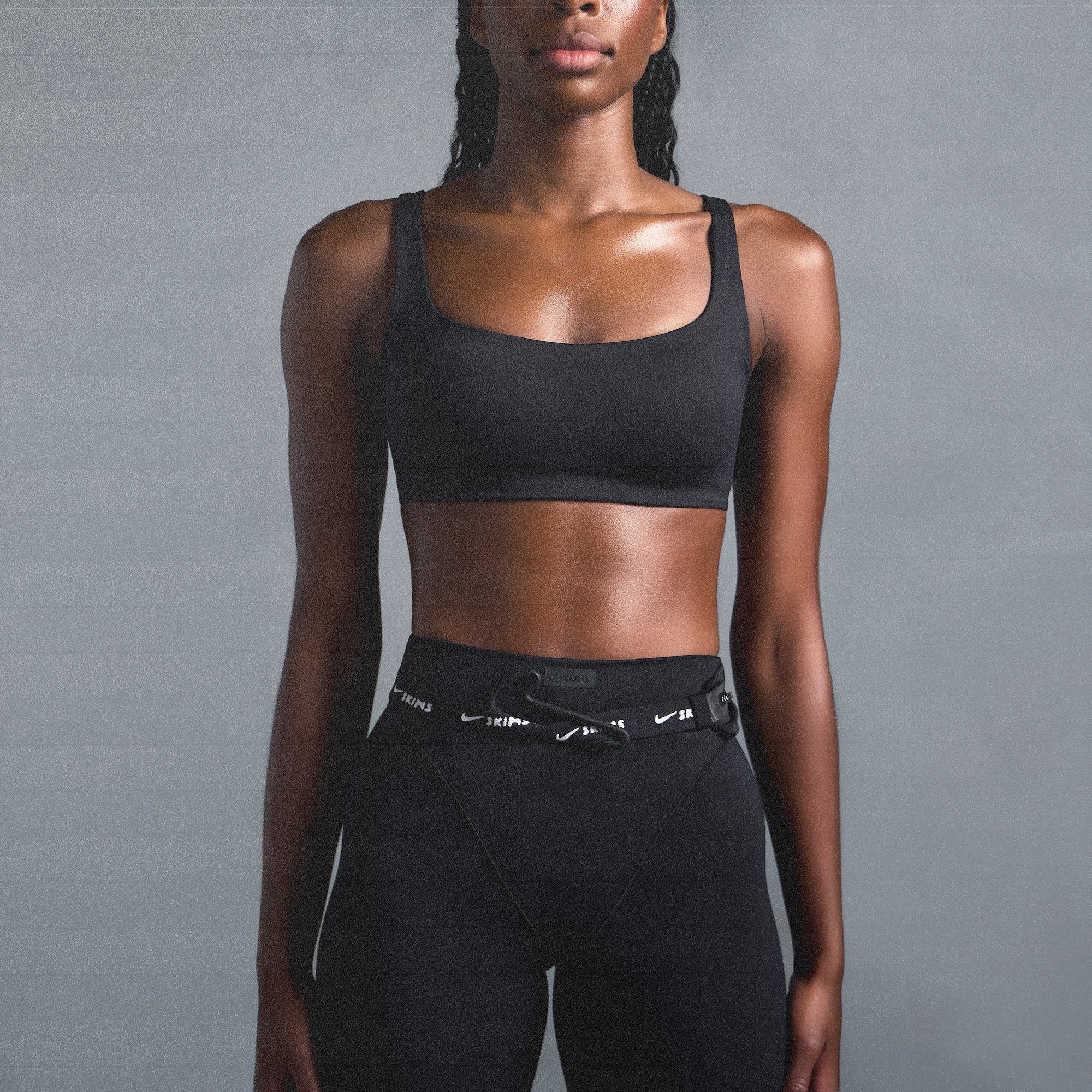 NikeSKIMS MATTE SCOOP NECK BRA | OBSIDIAN