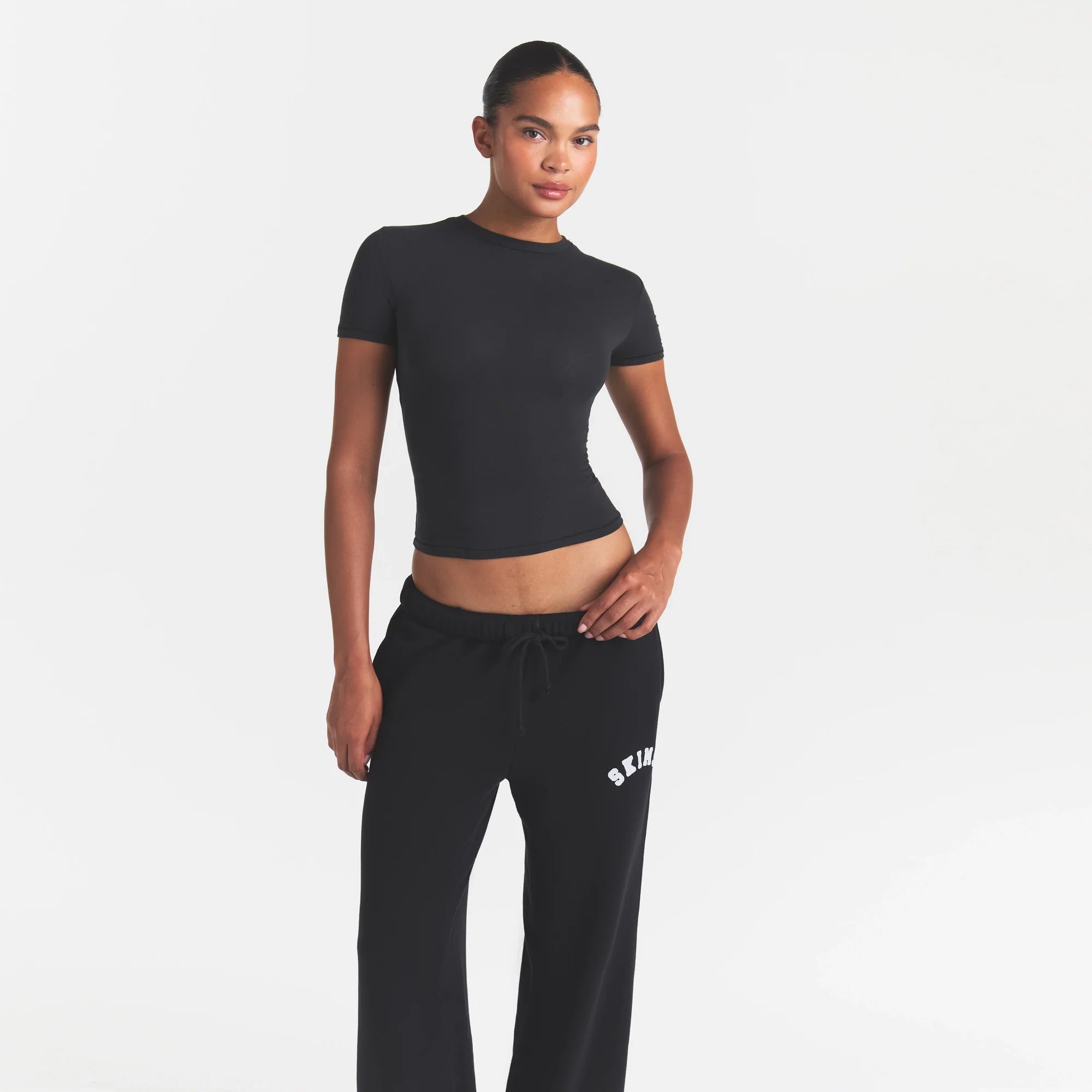 COTTON FLEECE CLASSIC STRAIGHT LEG PANT | ONYX SNOW ARCHED SKIMS LOGO
