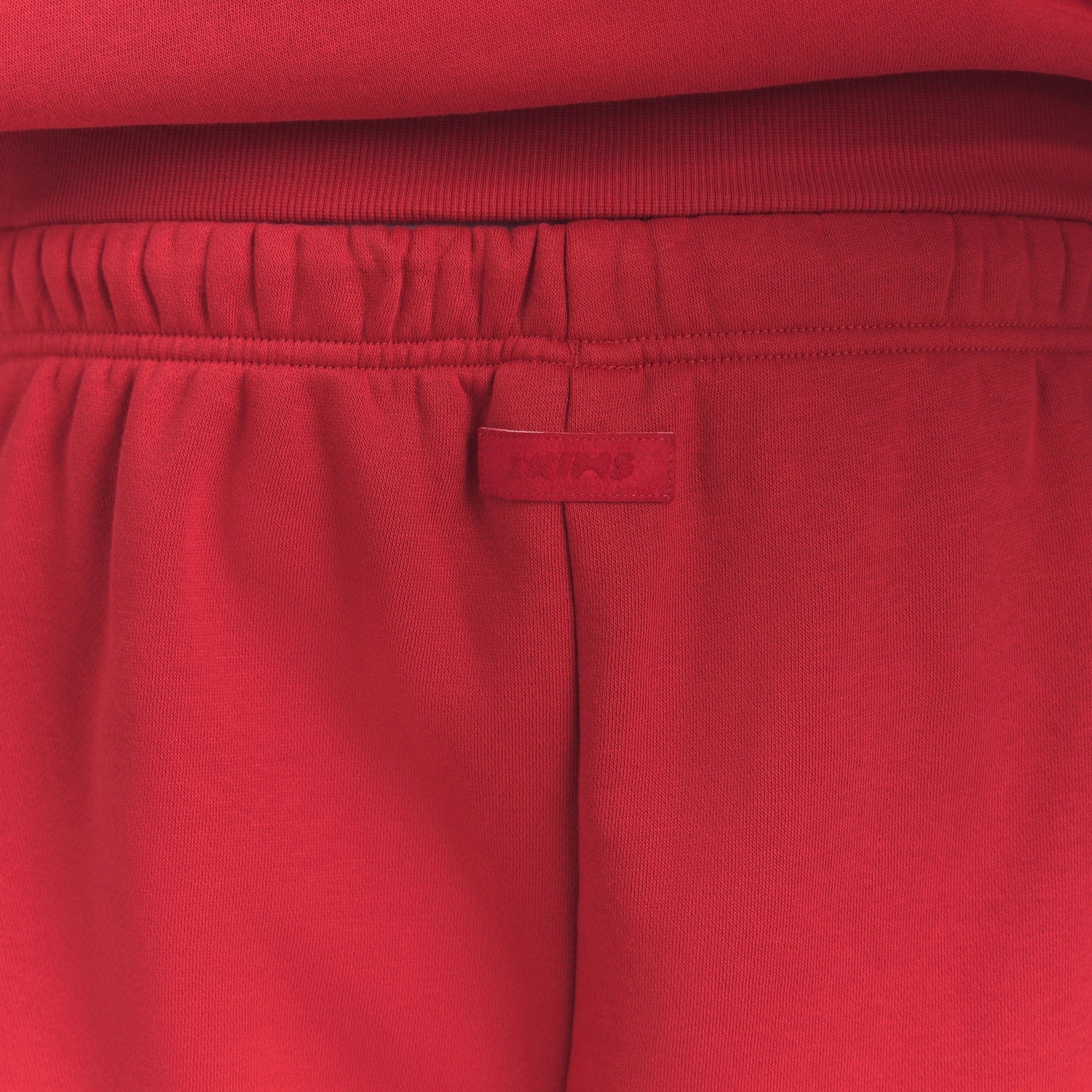 FLEECE LOUNGE MENS RELAXED LONG SHORT | WASHED RED