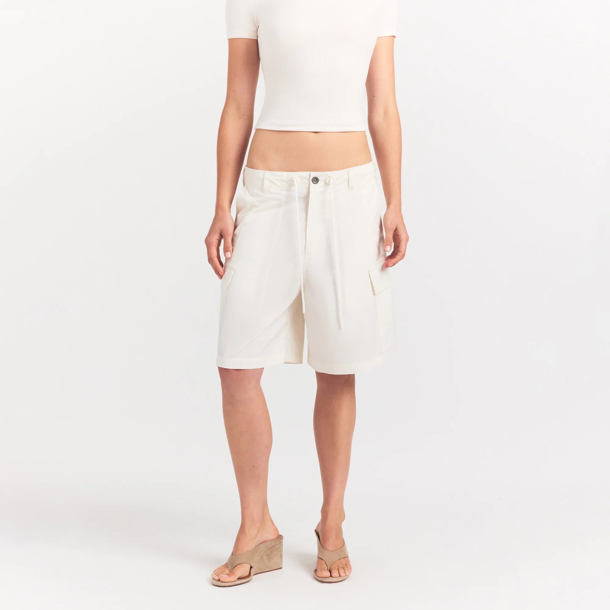 WOVEN COTTON OVERSIZED CARGO SHORT | EGRET