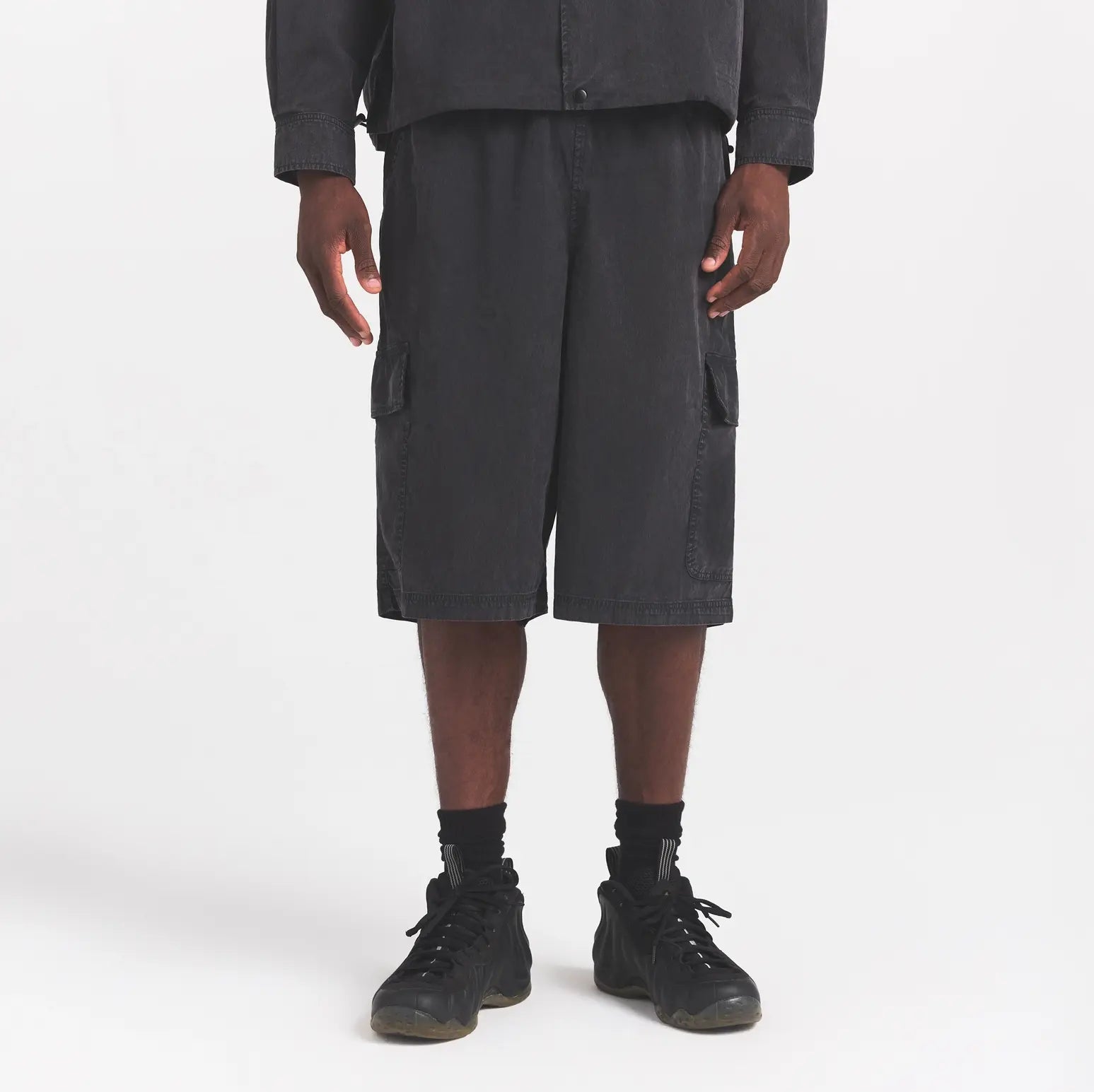 WOVEN MENS RELAXED CARGO SHORT | ONYX