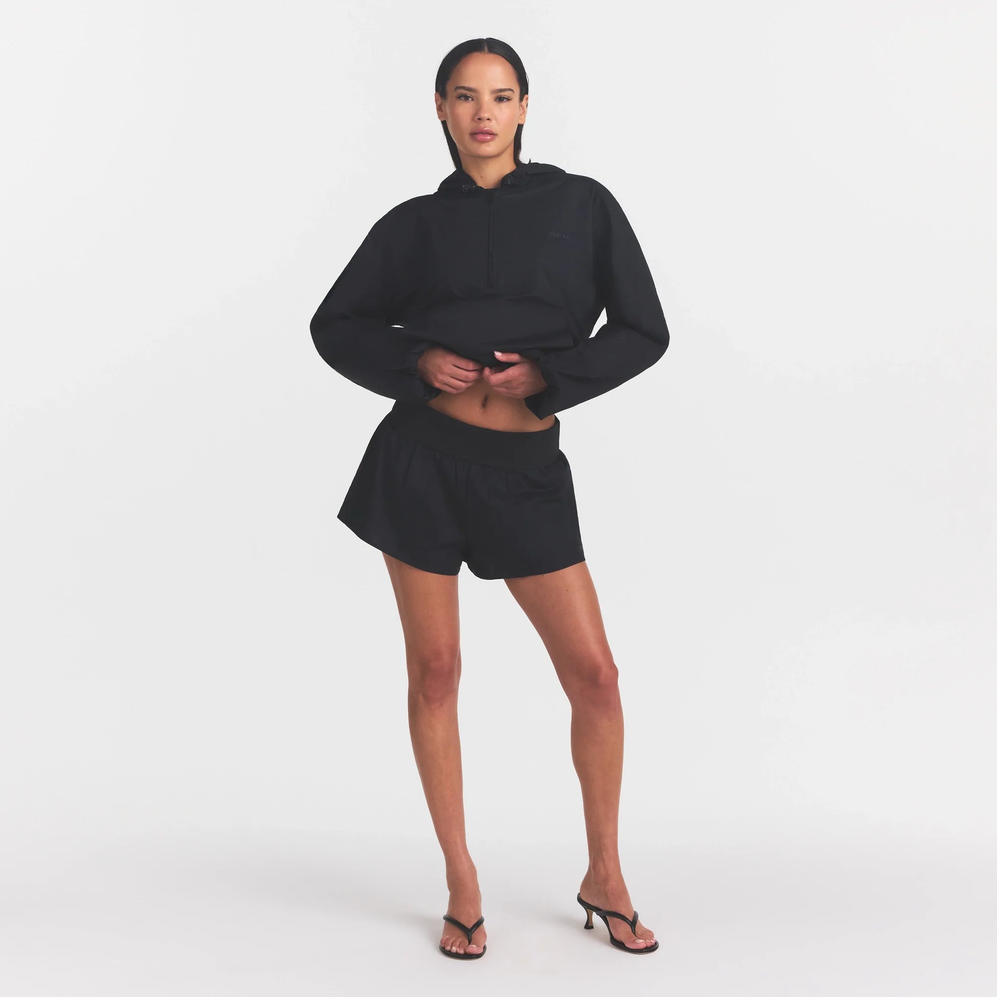 WOVEN COTTON FLUTTER SHORT | ONYX