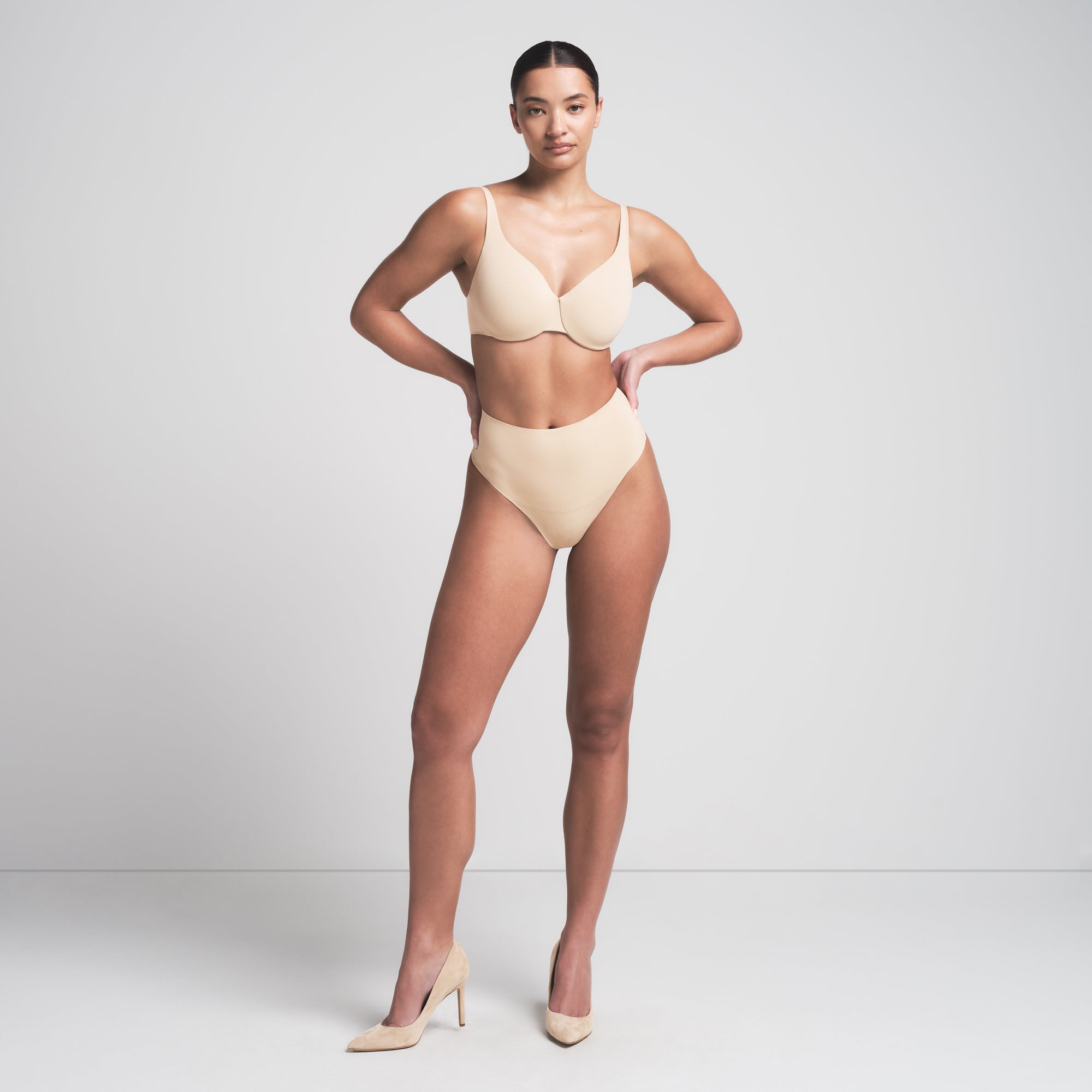 SMOOTHING INTIMATES UNLINED MINIMIZER BRA | SAND