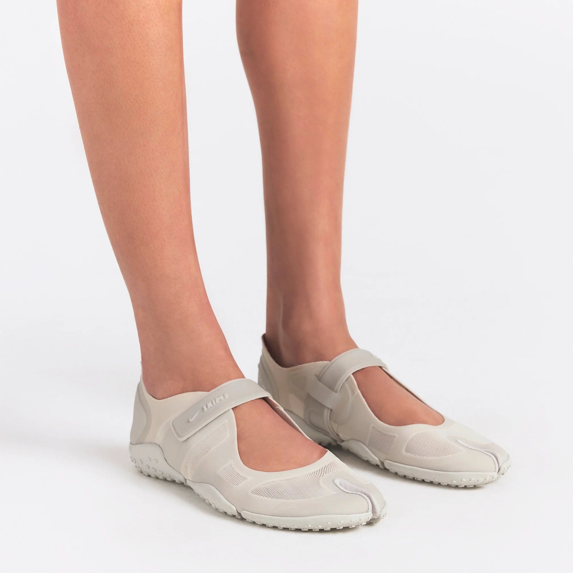 NikeSKIMS FOOTWEAR RIFT MESH | LT BONE