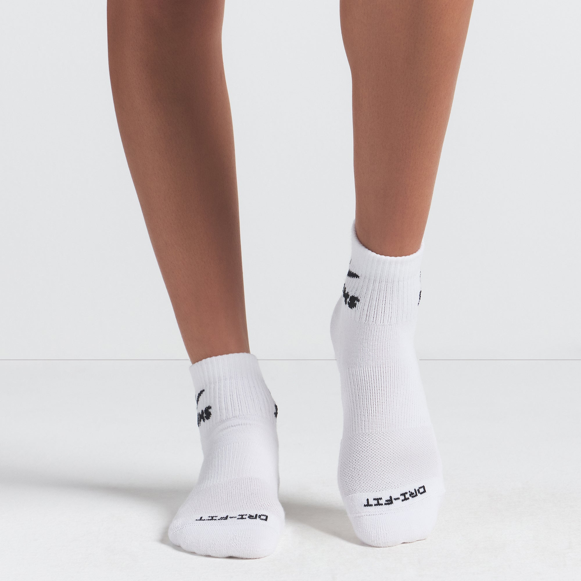 NikeSKIMS ACCESSORIES DRI-FIT��� QUARTER CREW SOCK 3-PACK | SNOW