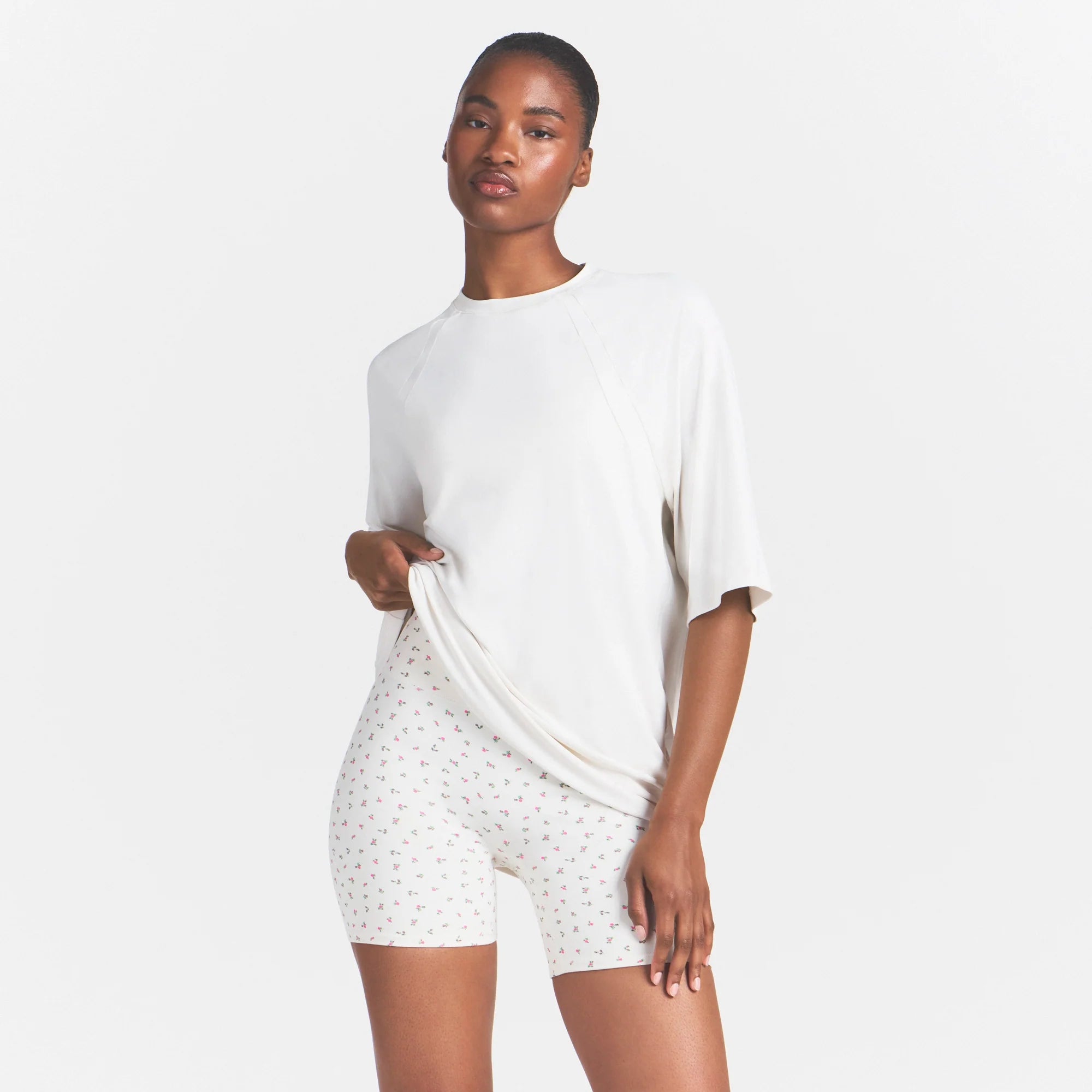 NikeSKIMS AIRY DRI-FIT��� OVERSIZED T-SHIRT | IVORY