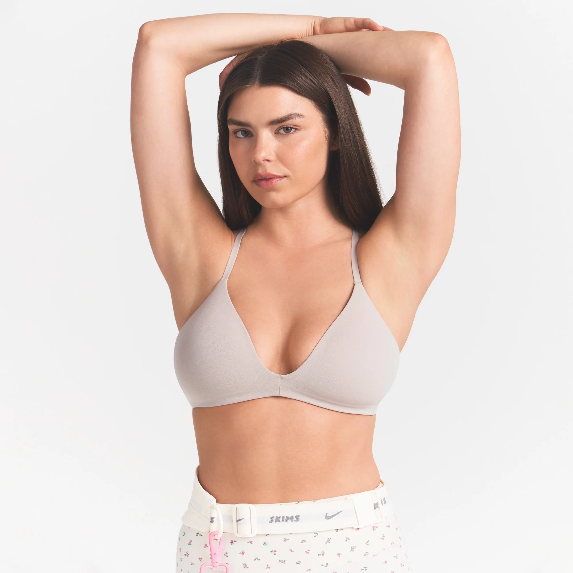 NikeSKIMS STUDIO STRETCH T-BACK TRIANGLE BRA | LINEN