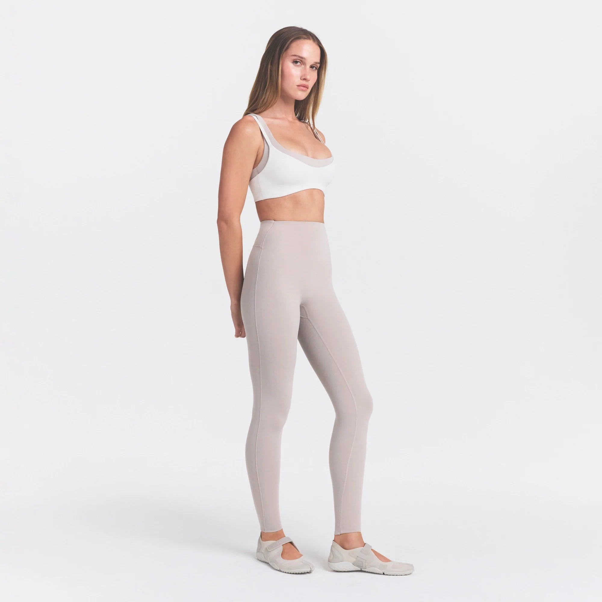 NikeSKIMS STUDIO STRETCH 26" LEGGING | LINEN