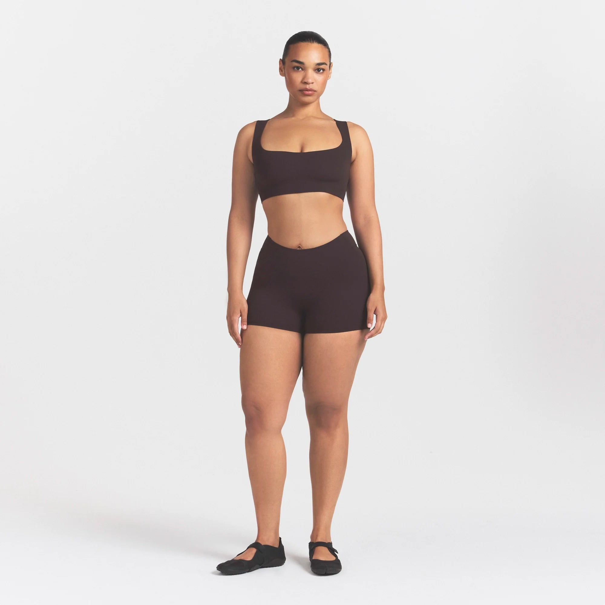 NikeSKIMS STUDIO STRETCH DIPPED 2" SHORT | DARK ROAST