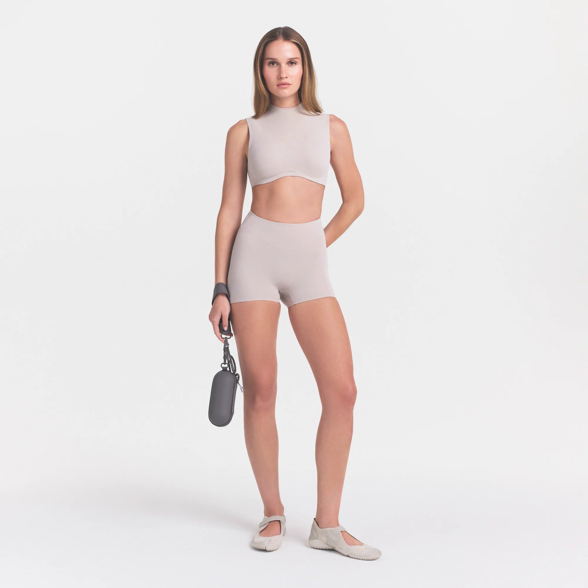 NikeSKIMS STUDIO STRETCH DIPPED 2" SHORT | LINEN
