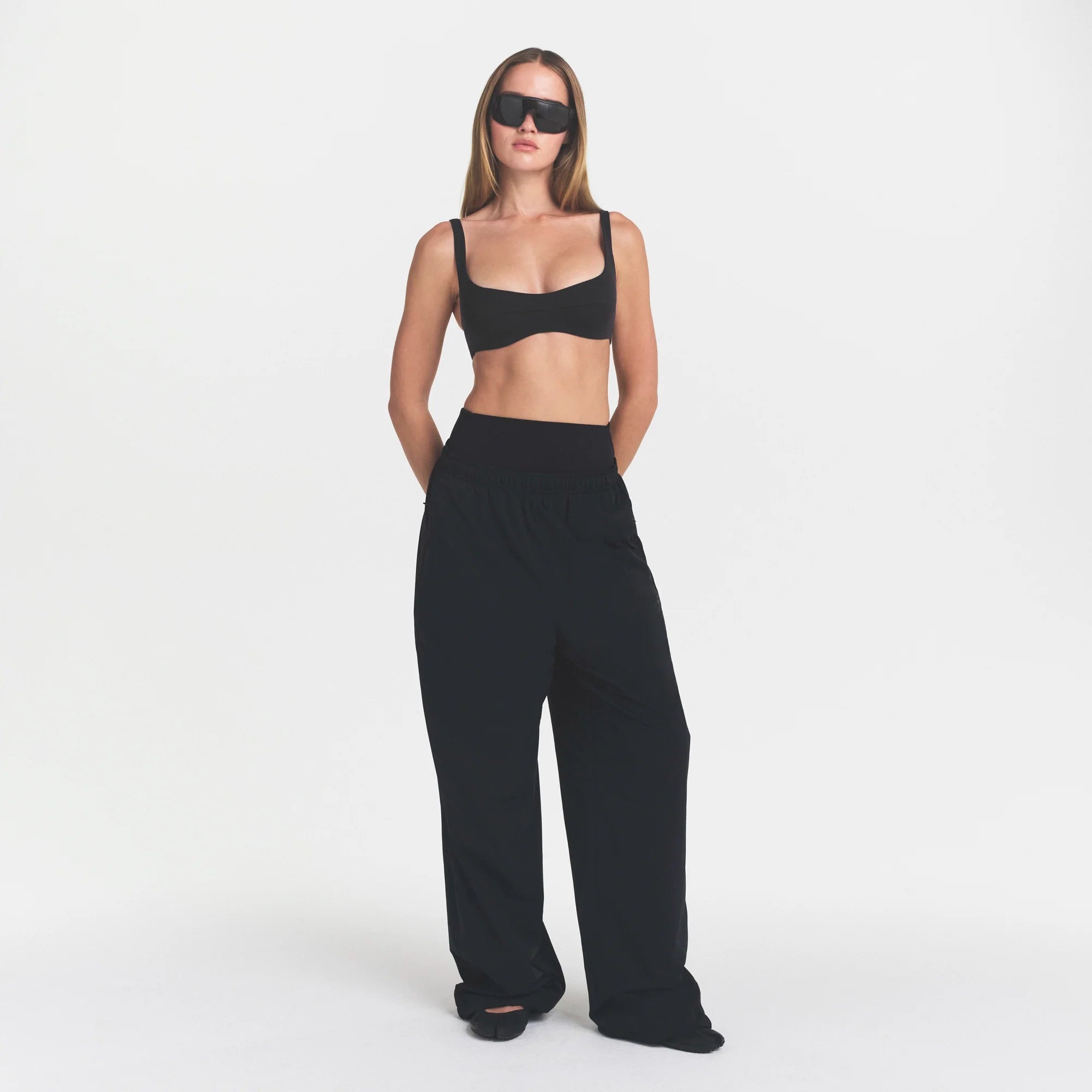 NikeSKIMS STUDIO STRETCH SEAM FRONT MICRO BRA | OBSIDIAN