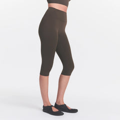 NikeSKIMS MATTE 17" CAPRI LEGGING | DARK SEPIA