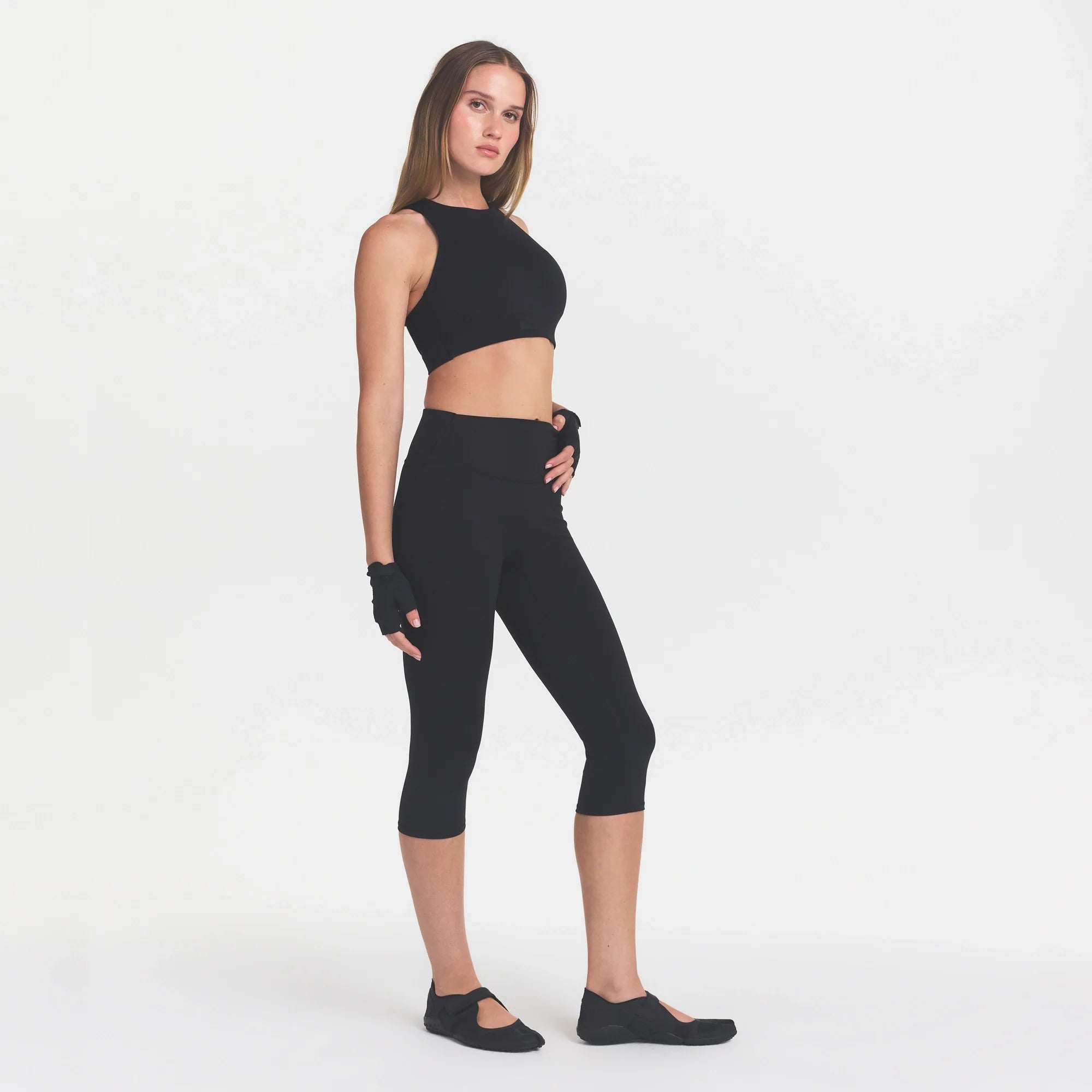 NikeSKIMS MATTE 17" CAPRI LEGGING | OBSIDIAN