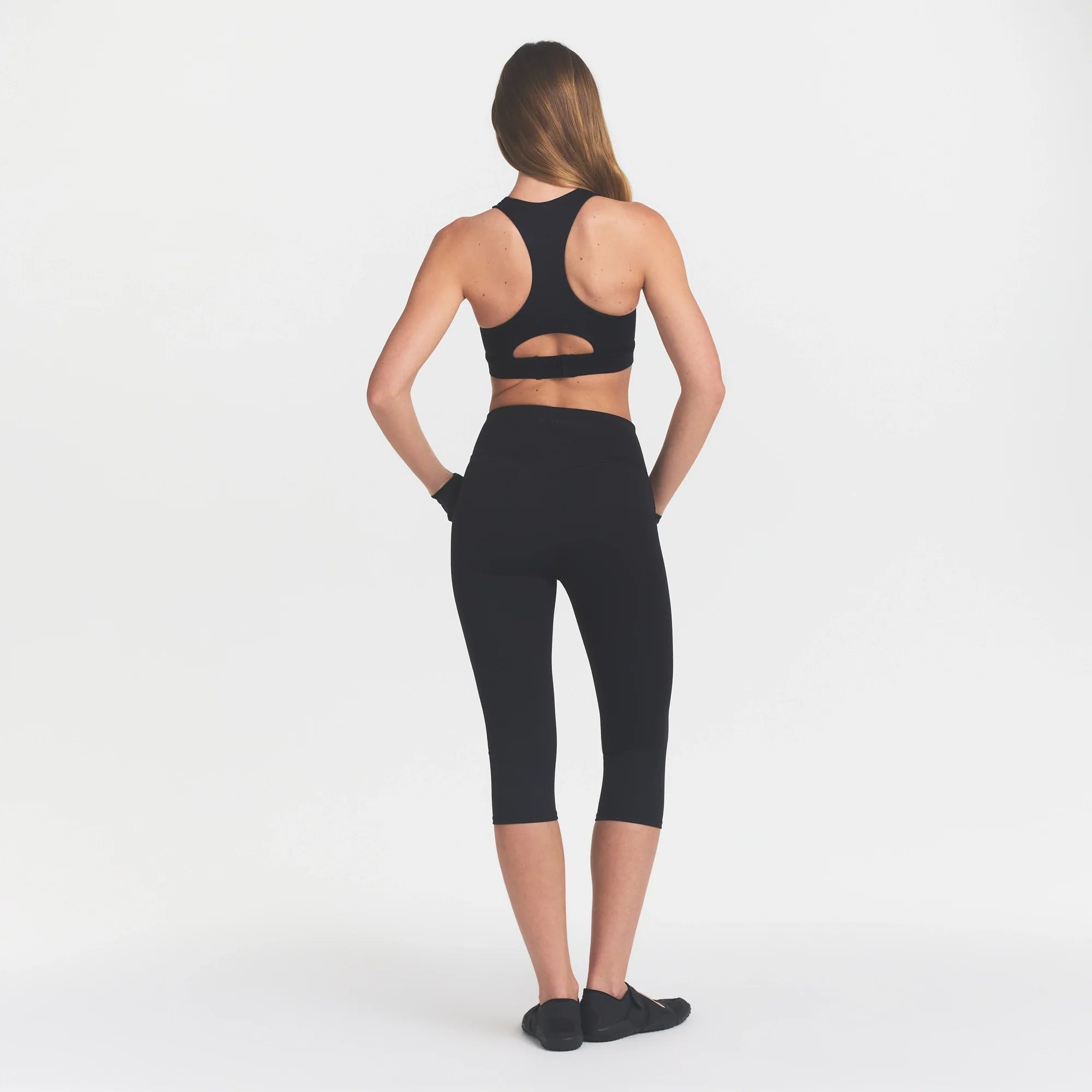 NikeSKIMS MATTE 17" CAPRI LEGGING | OBSIDIAN