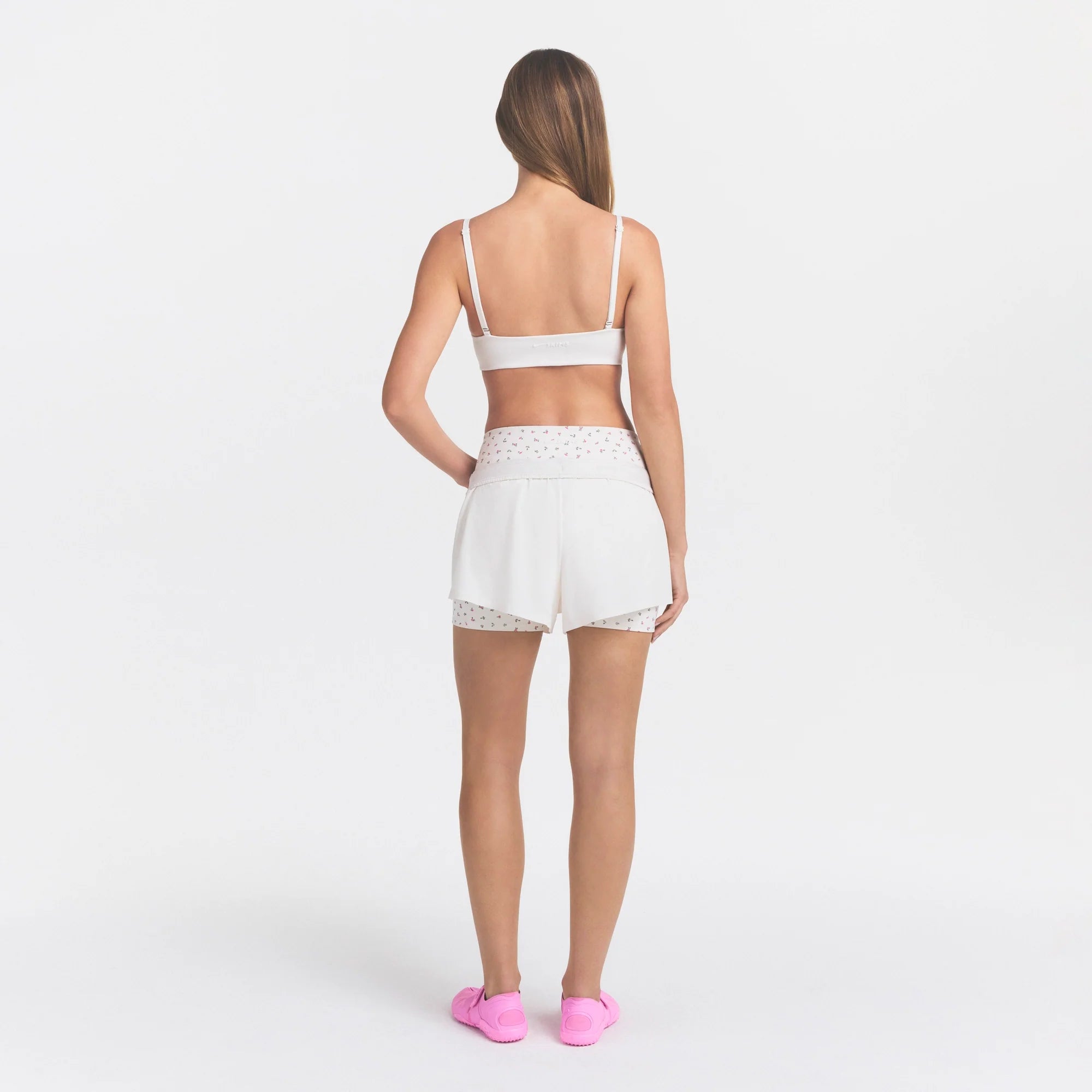 NikeSKIMS STRETCH NYLON RUNNER SHORT | IVORY