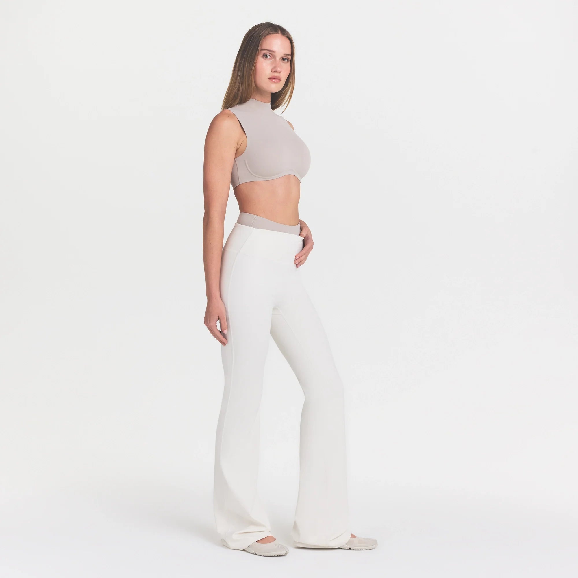 NikeSKIMS MATTE SLIM FLARE LEGGING | IVORY