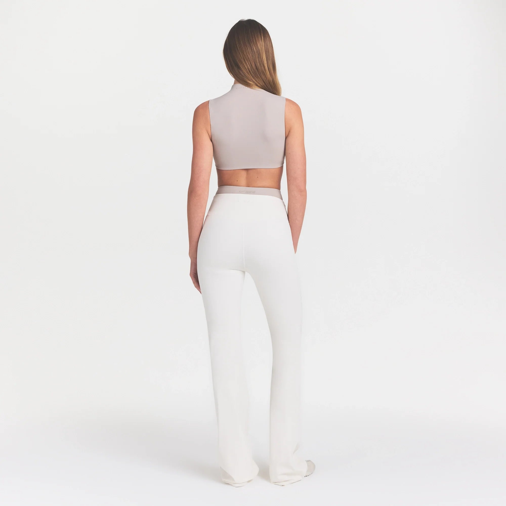 NikeSKIMS MATTE SLIM FLARE LEGGING | IVORY