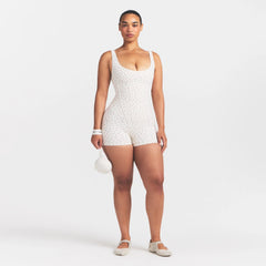 NikeSKIMS ACCESSORIES HARDSHELL ROUND CASE | IVORY
