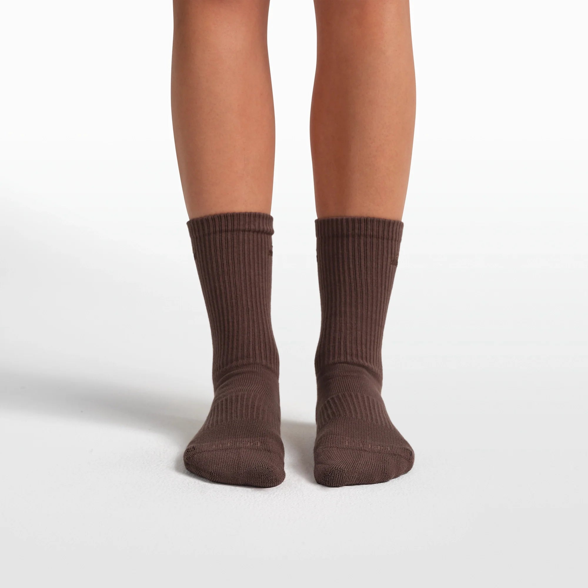 NikeSKIMS ACCESSORIES DRI-FIT��� PILATES GRIP CREW SOCK | DARK SEPIA