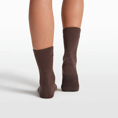 NikeSKIMS ACCESSORIES DRI-FIT��� PILATES GRIP CREW SOCK | DARK SEPIA
