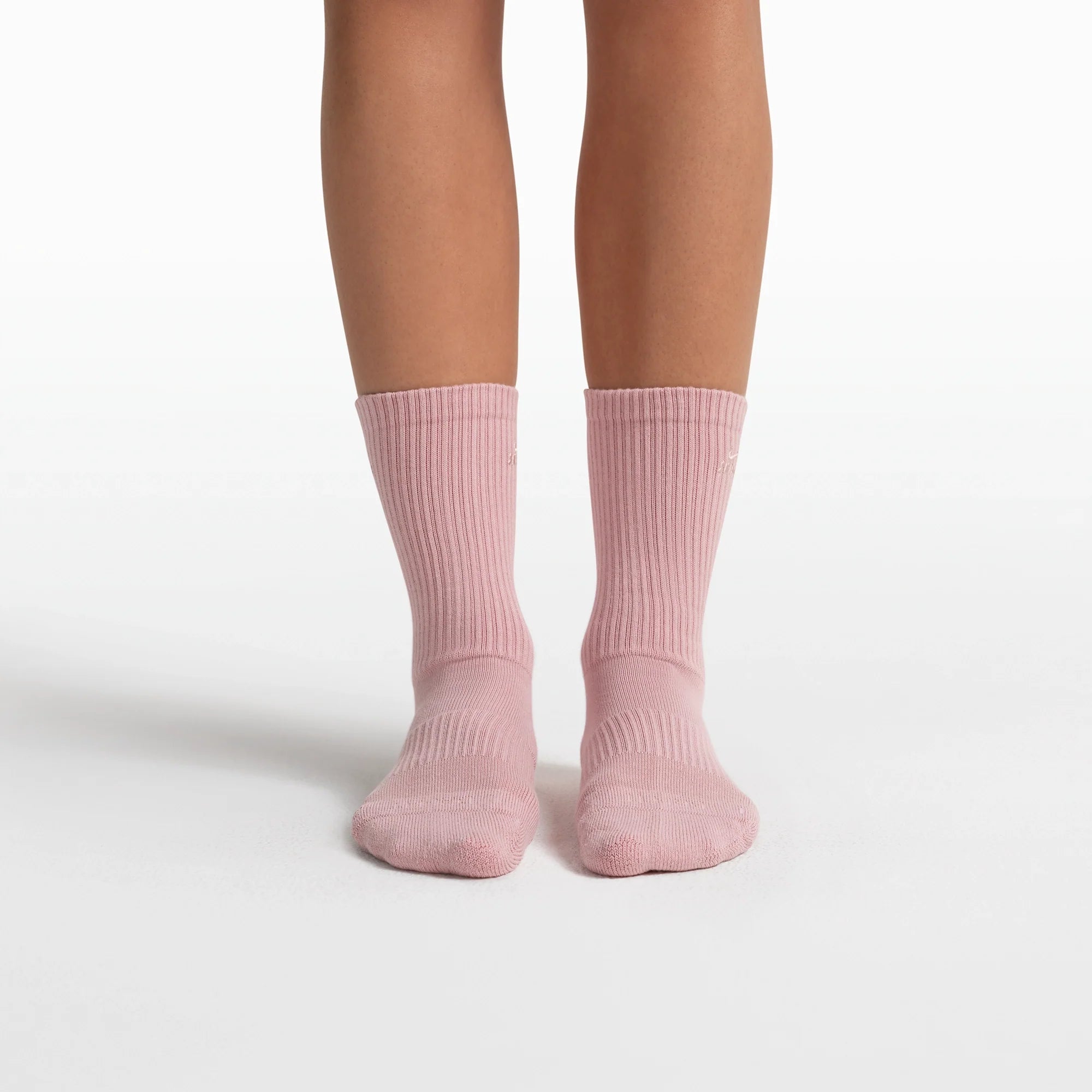NikeSKIMS ACCESSORIES DRI-FIT��� PILATES GRIP CREW SOCK | HIMALAYAN