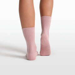 NikeSKIMS ACCESSORIES DRI-FIT��� PILATES GRIP CREW SOCK | HIMALAYAN
