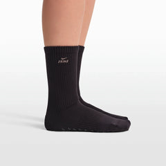 NikeSKIMS ACCESSORIES DRI-FIT��� PILATES GRIP CREW SOCK | OBSIDIAN