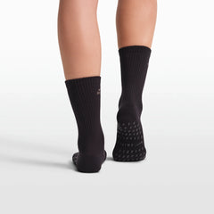 NikeSKIMS ACCESSORIES DRI-FIT��� PILATES GRIP CREW SOCK | OBSIDIAN