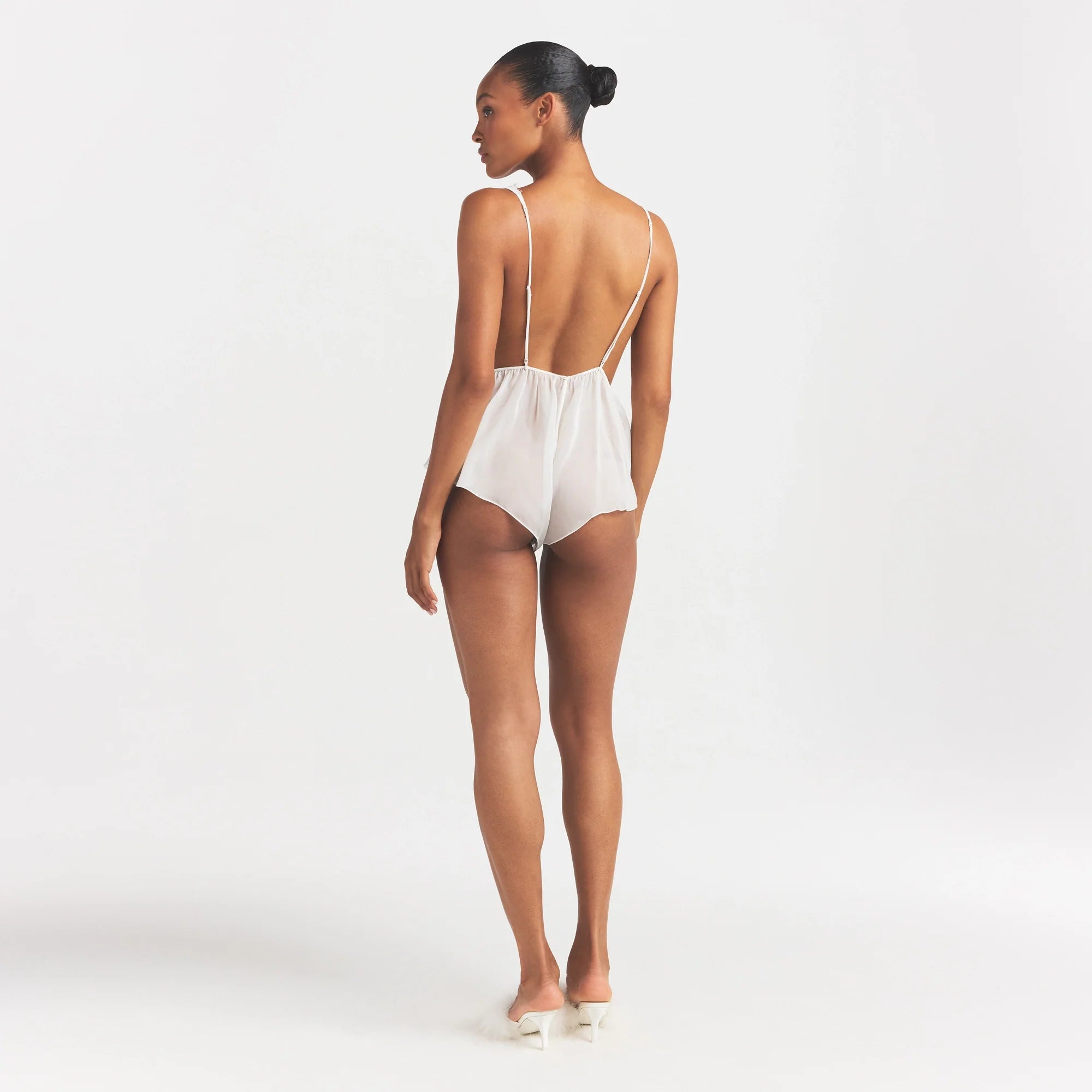 SKIMS ROMANCE PLUNGE TEDDY | IVORY