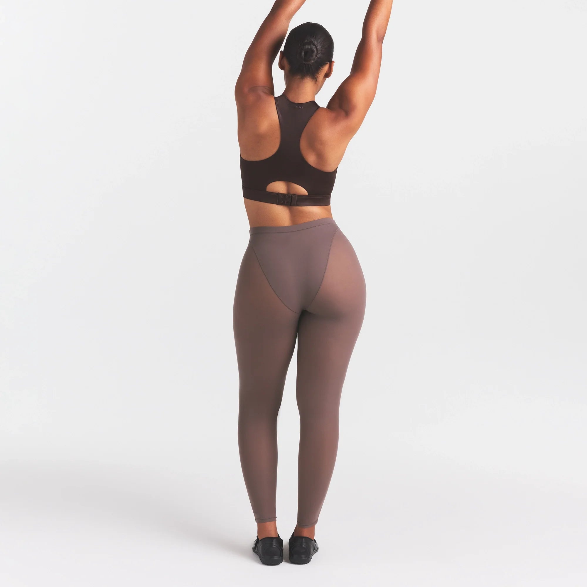 NikeSKIMS WEIGHTLESS LAYERS V-PANEL 28" LEGGING | RESIN
